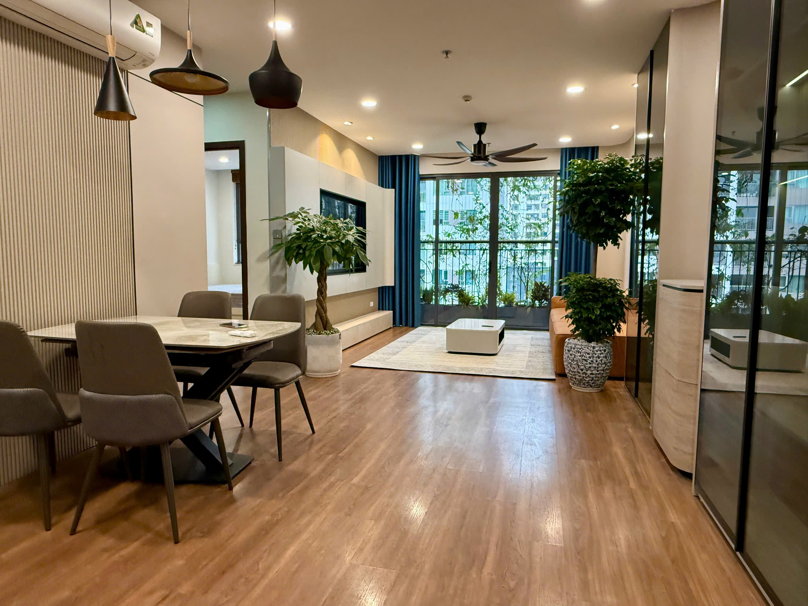 Bán căn hộ 3PN/2WC - DT: 110.7m2 tòa N03T34 cửa hướng Tây, ban công hướng Đông full đồ nội thất Ngoại Giao Đoàn